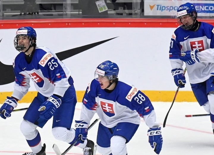 Hokejová osemnástka sa pokúsi doma vrátiť tam, kam patrí